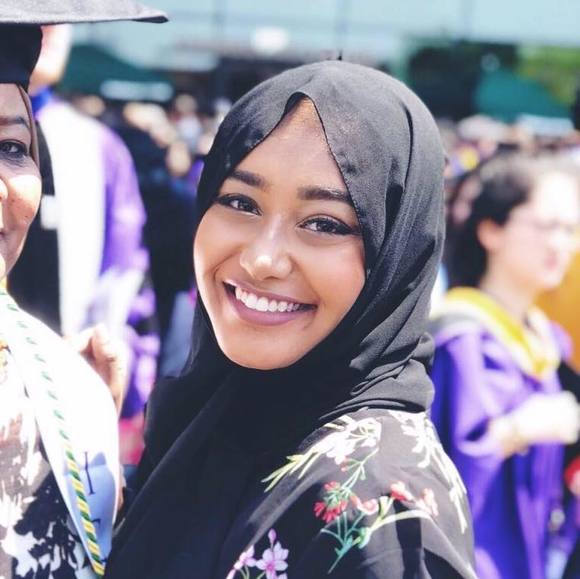 Profile Picture of Azza Awad (@azzaawad521) on Poshmark