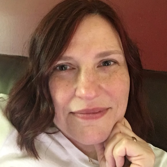 Profile Picture of Scarlotte Noles (@lottenoles) on Poshmark