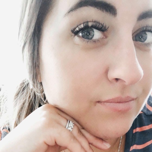 Profile Picture of Amber Hockenberry (@ahock7616) on Poshmark