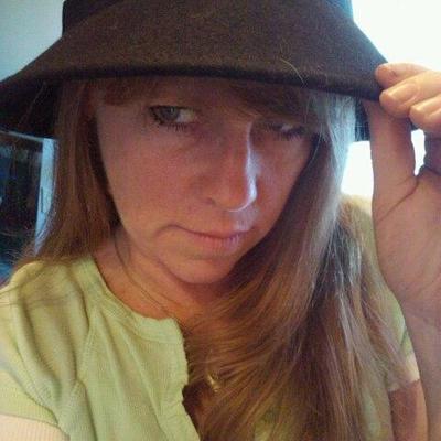 Profile Picture of Roxanne L. Andrews (@rrooxxii) on Twitter