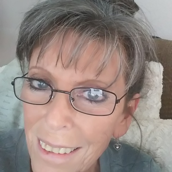 Profile Picture of April Degarmo (@nanaclaus57) on Poshmark