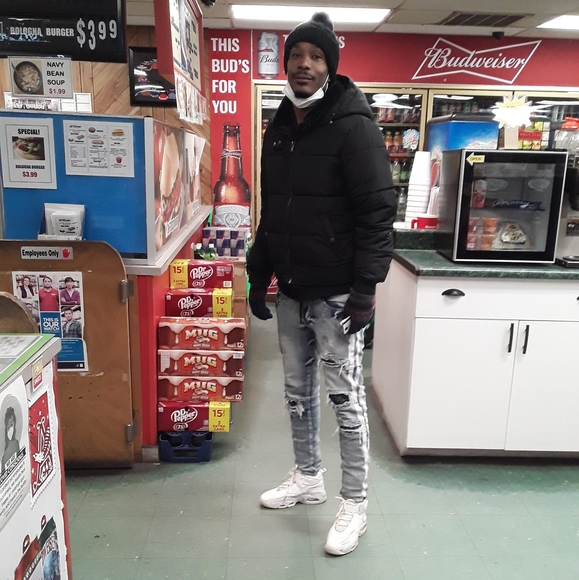 Profile Picture of Darell Darell (@darelldarell) on Poshmark