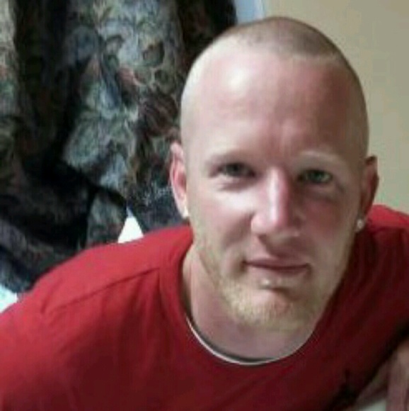 Profile Picture of Aaron Hansel (@hansel32) on Poshmark