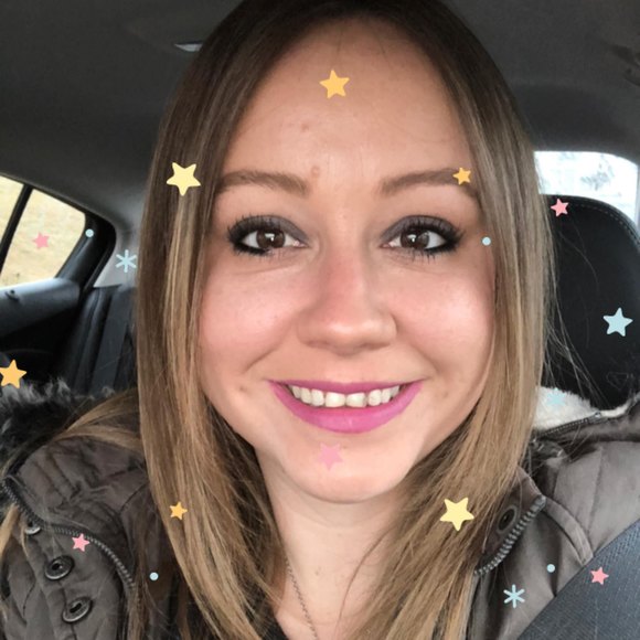 Carrie Balbach - Poshmark Profile Picture of Carrie Balbach (@carriebalbach) on Poshmark