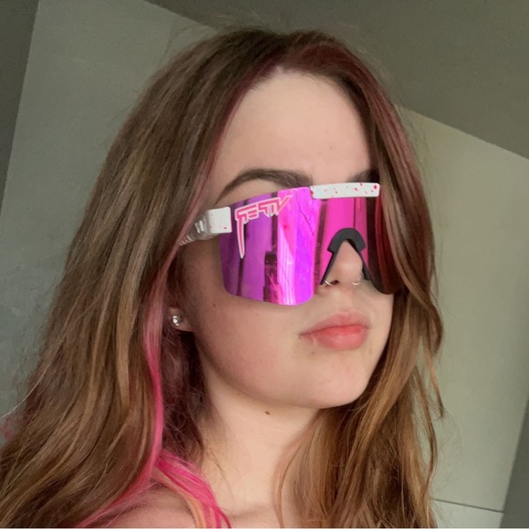 Profile Picture of Kendra Gillis (@kendragillis416) on Poshmark