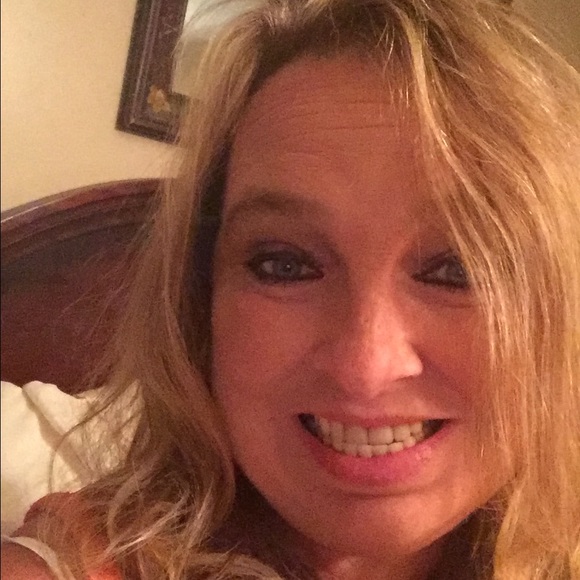 Profile Picture of Tracy Bledsoe (@tracymario) on Poshmark