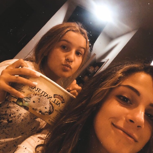 Profile Picture of Gabby Sainato (@gabbysainato) on Poshmark