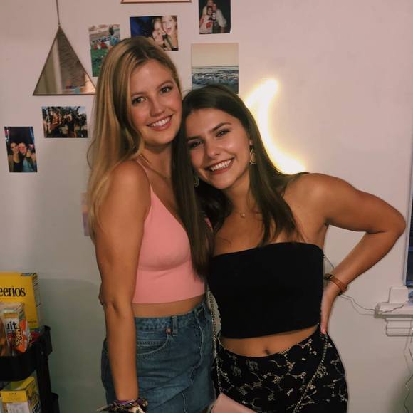 Profile Picture of Elizabeth Deneff (@elizabethdeneff) on Poshmark