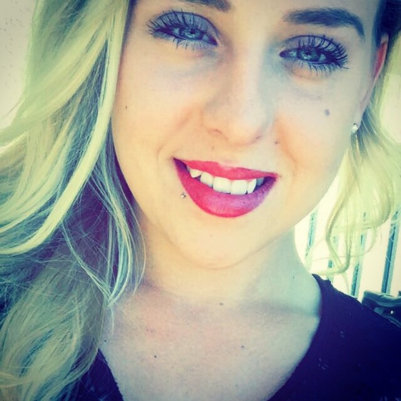 Profile Picture of Ashley Pool (@xoashleyox113) on Poshmark