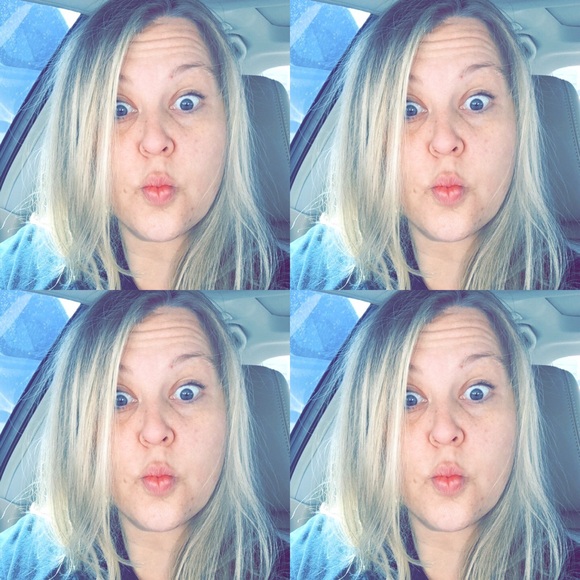 Profile Picture of Kristin Hiller (@khillaino) on Poshmark