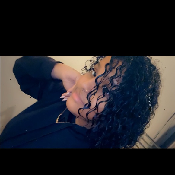 Profile Picture of Kayla Capellan (@kaylacapellan) on Poshmark