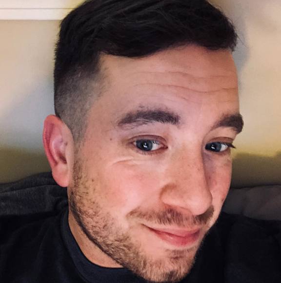 Profile Picture of Chris Curtis (@cmanpc1985) on Poshmark