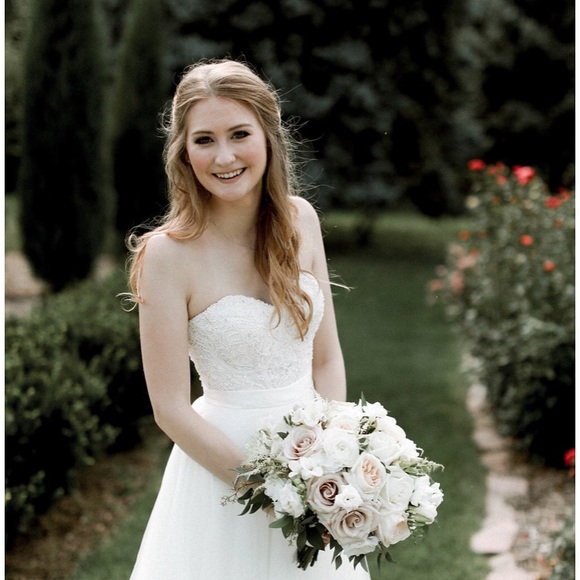 Profile Picture of Hannah Manternach (@h_manternach) on Poshmark