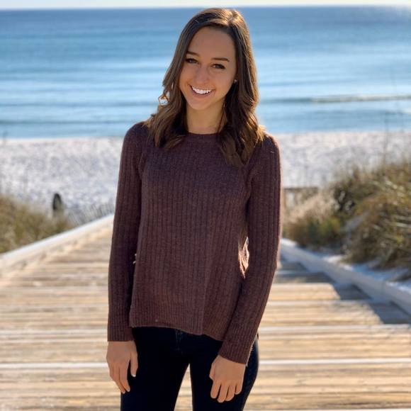 Profile Picture of Lauren Schieler (@lhschieler) on Poshmark