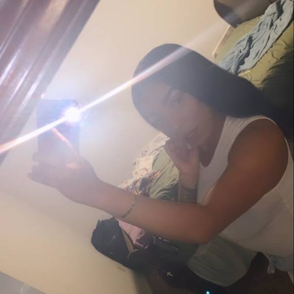 Profile Picture of Antonia Aloya (@antoniaaloya) on Poshmark