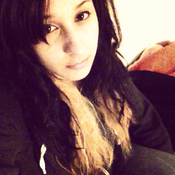 Profile Picture of Justina Scheideler (@panda_loves2) on Poshmark