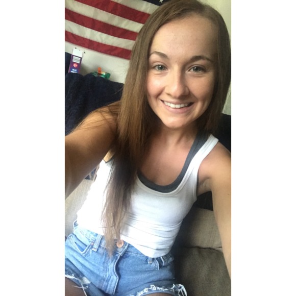 Profile Picture of Kristen Bertram (@kristen_bertram) on Poshmark