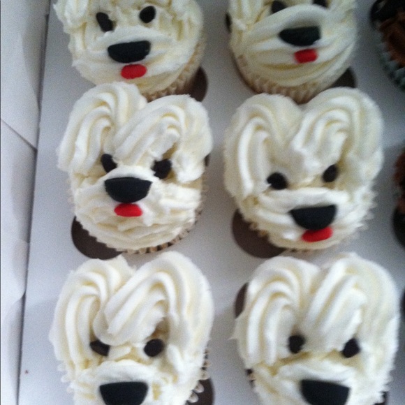 Profile Picture of Joyce Randall (@sweetstreats) on Poshmark