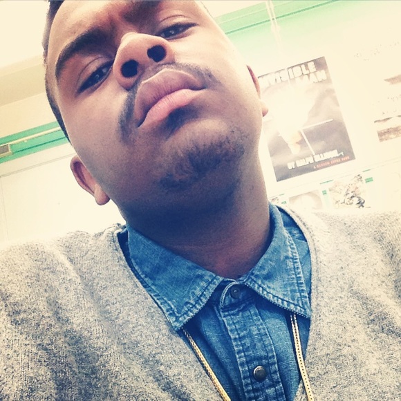 Profile Picture of Queron Smith (@queron__) on Poshmark