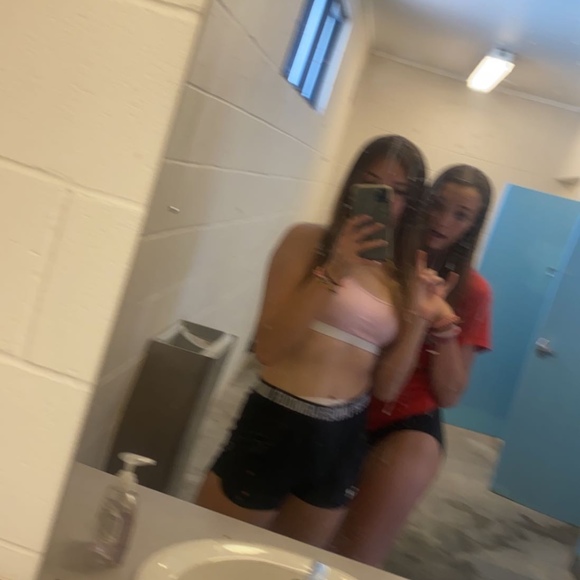 Profile Picture of Eowyn Hedding (@urdadsmybf) on Poshmark