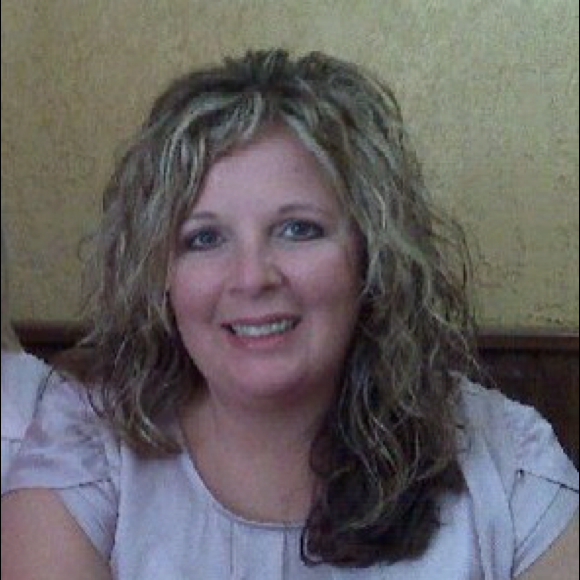 Profile Picture of Robin Roulette (@robinroulette) on Poshmark