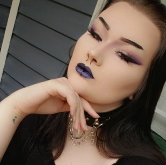 Profile Picture of Bevriell Delorme (@bevdelorme) on Poshmark