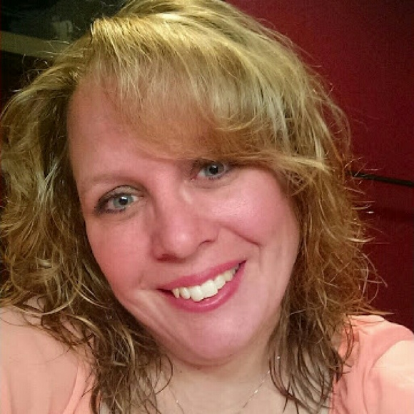 Profile Picture of Angela Fisher (@asfisher) on Poshmark