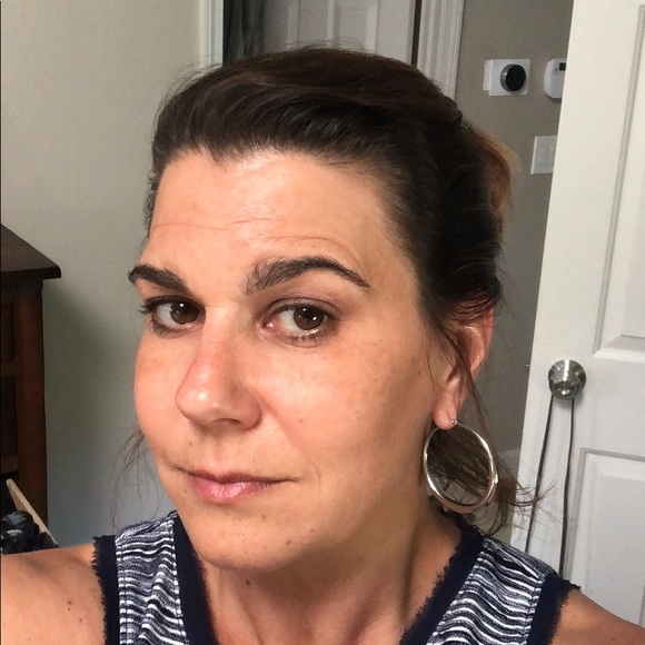 Profile Picture of Carmen Acabbo (@carmen_acabbo) on Poshmark