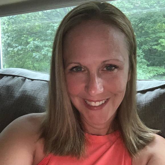 Profile Picture of Danielle Prouty (@danielle_prouty) on Poshmark