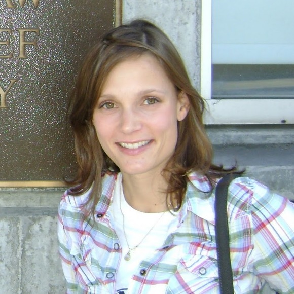 Profile Picture of Leah Simmet (@lsimmet) on Poshmark