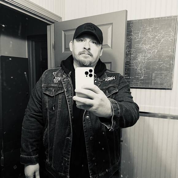 Profile Picture of Jeffery Lemons (@jefferylemons) on Poshmark