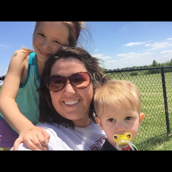 Profile Picture of Shawnee Redmon (@sredmon83) on Poshmark