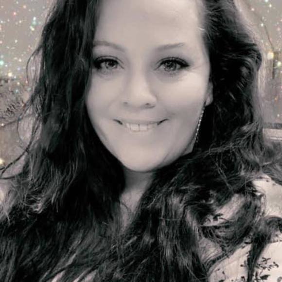 Profile Picture of Aimee lynn Mcgrath (@aimeemcgrath) on Poshmark