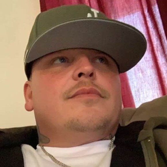 Profile Picture of David Hennecke (@davidhennecke) on Poshmark