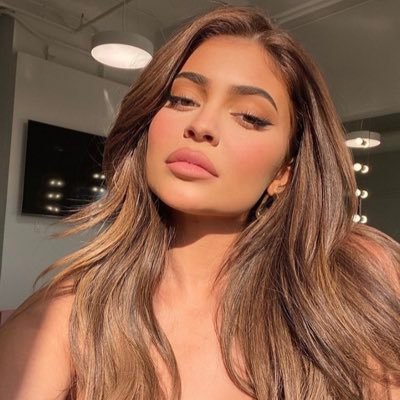 Profile Picture of (Not) Kylie Jenner (@JcnnerKyIie) on Twitter