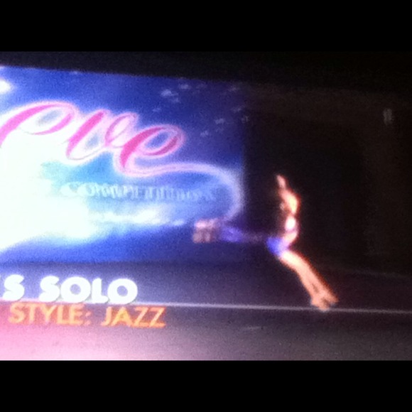 Profile Picture of T L (@taythings) on Poshmark