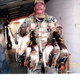 Profile Picture of John Geshay (@HippieJohn69) on Twitter