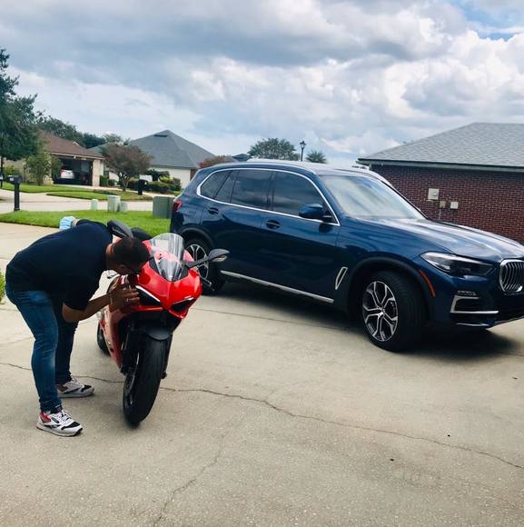 Profile Picture of Ivana e vito Balsamo (@vitocrus26) on Poshmark