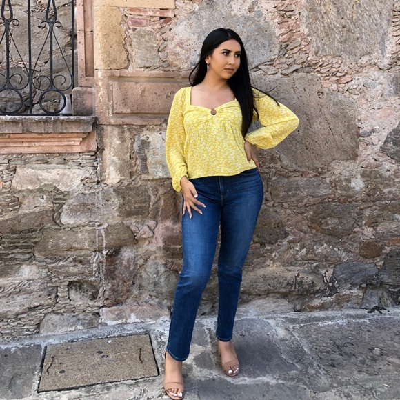 Profile Picture of Paulina Quezada (@paulinaq17) on Poshmark