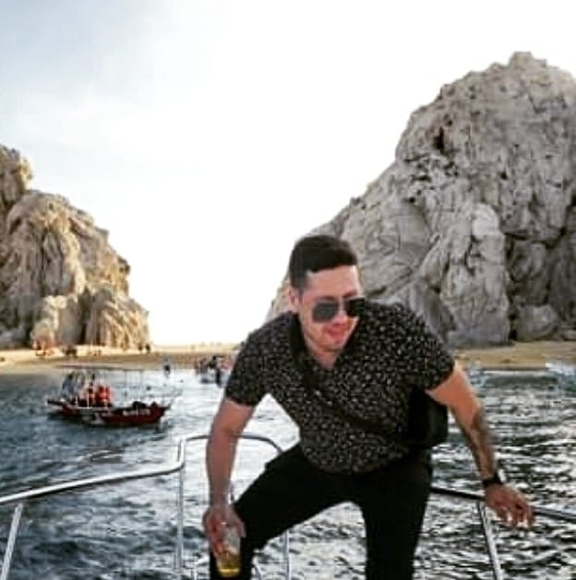 Profile Picture of Erik Ballesteros (@erikballesteros) on Poshmark