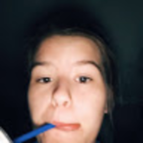 Profile Picture of Olivia Bliler (@oliviabliler) on Poshmark