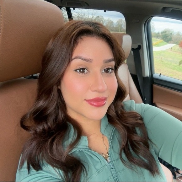 Profile Picture of Paula Bonilla (@paula_bonilla) on Poshmark