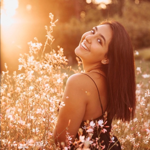 Rozheen Barekatein - Poshmark Profile Picture of Rozheen Barekatein (@rozheenbare) on Poshmark