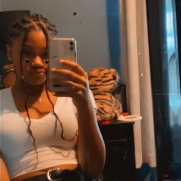 Profile Picture of Amelia Granger (@ameliasole13) on Poshmark