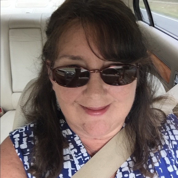 Profile Picture of Linda Sheehan (@goodspells) on Poshmark