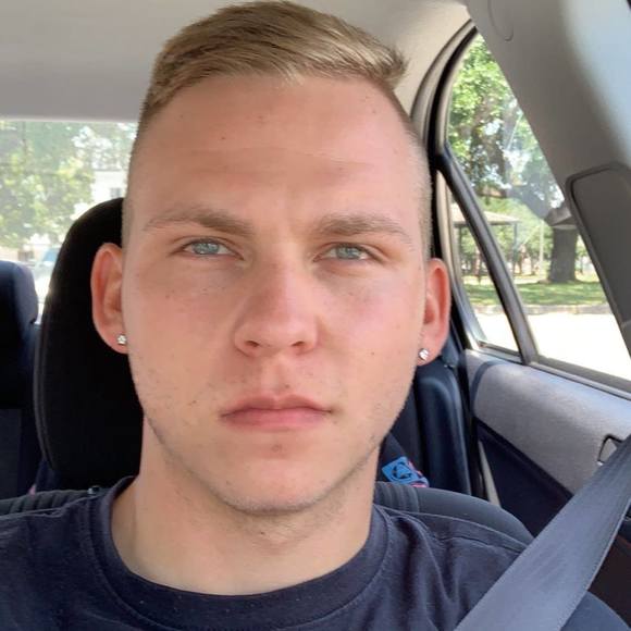 Profile Picture of Chris Meyers (@cmeyers977) on Poshmark