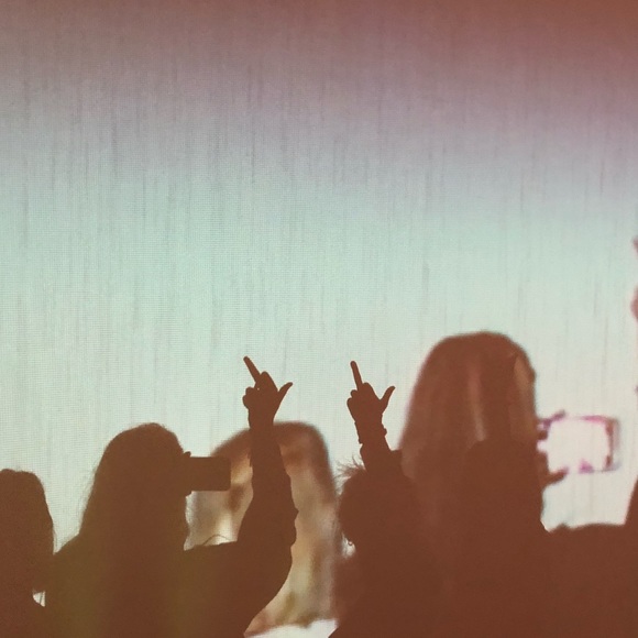 Profile Picture of Anna Benzel (@annabenzel) on Poshmark