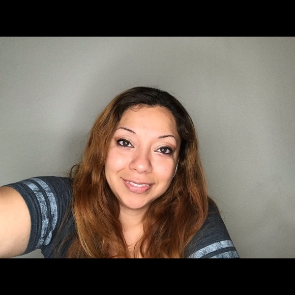 Profile Picture of Janie Kruchten (@janesorg) on Poshmark