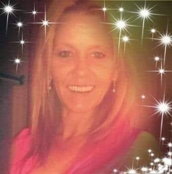 Profile Picture of Cindy Kerns (@kernscindy71) on Poshmark