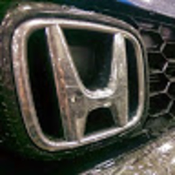 Profile Picture of Andrew Li (@tdk37s) on Poshmark